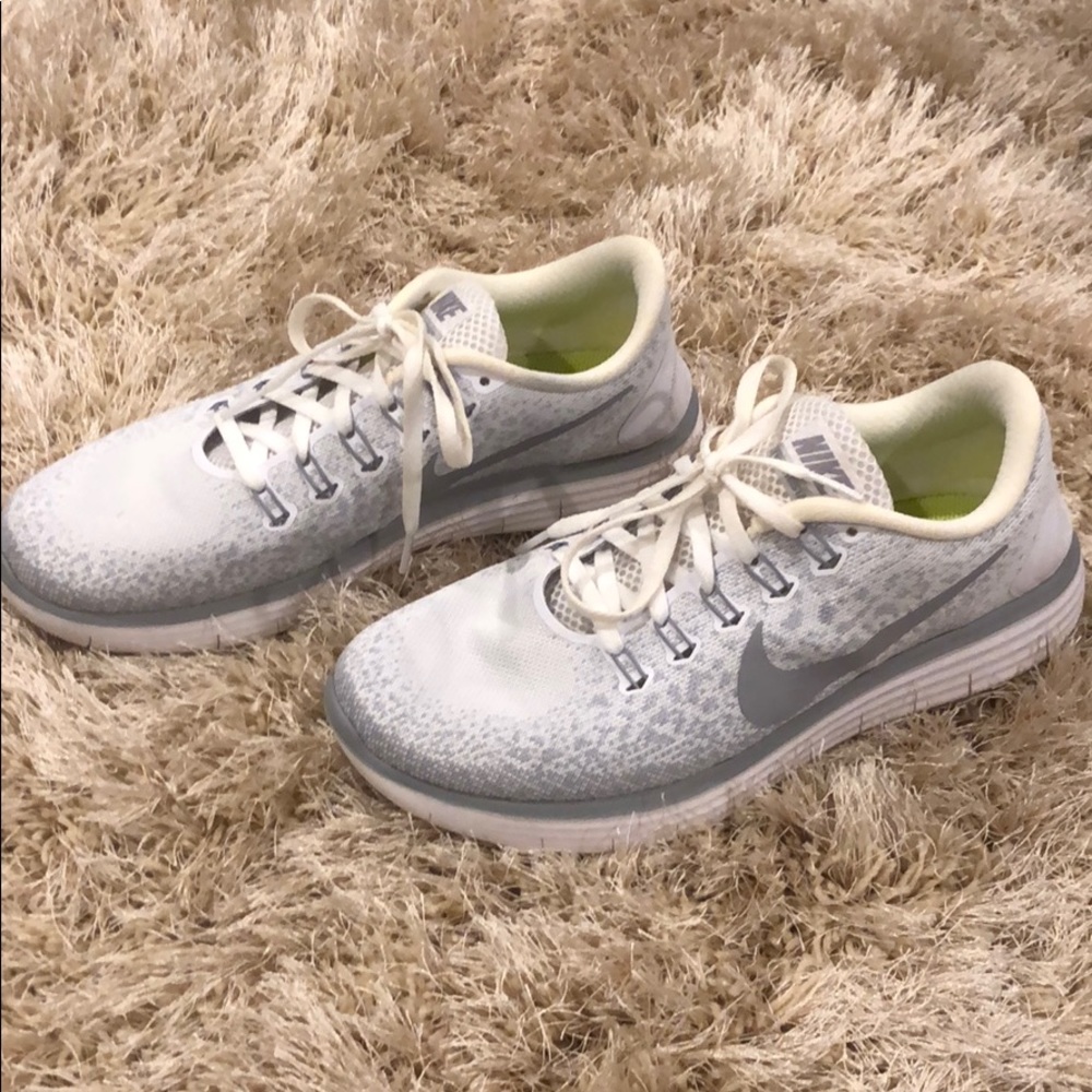 White Nike Sneakers size 9.5.